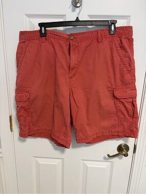 Northwest Territory men’s cargo shorts. Size 42. 6 pockets. Salmon colored.